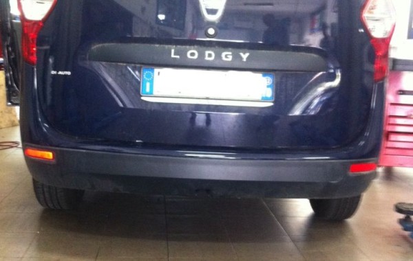 Gancio traino Ellebi estraibile montato su Dacia Lodgy