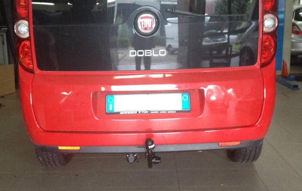 Gancio traino estraibile Ellebi montato su Fiat Qubo