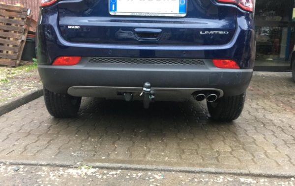 Gancio traino estraibile verticale Brink Ellebi montato su JEEP COMPASS