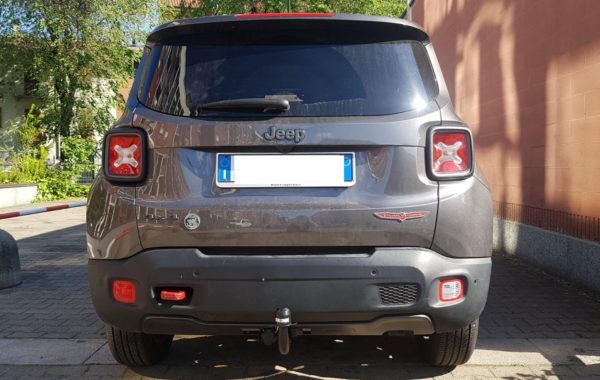 Gancio traino estraibile verticale Brink Ellebi montato su JEEP RENEGADE TRAILHAWK