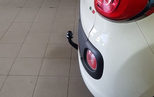 Gancio estraibile orizzontale BRINK ELLEBI montato su FIAT 500 L GPL