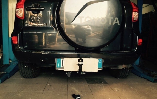 Gancio estraibile Ellebi montato su Toyota  RAV 4