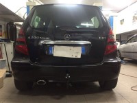 Gancio traino estraibile Ellebi montato su Mercedes Classe A