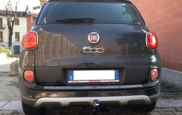 Gancio traino estraibile Ellebi montato su Fiat 500L