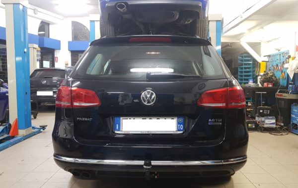 Gancio traino estraibile verticale Westfalia montato su Volkswagen Passat