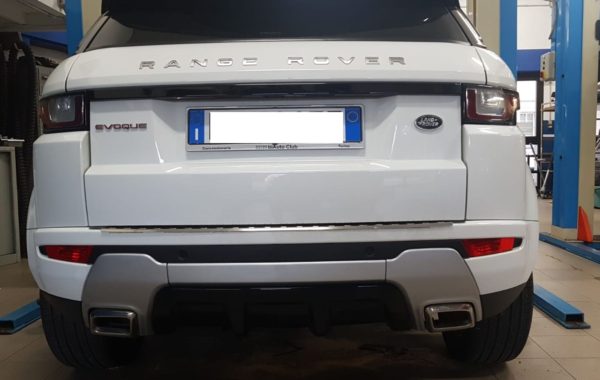 Gancio traino estraibile verticale Brink Ellebi montato su Land Rover Range Rover Evoque