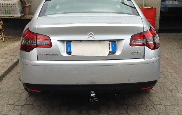 Gancio traino estraibile Ellebi montato su Citroen C5