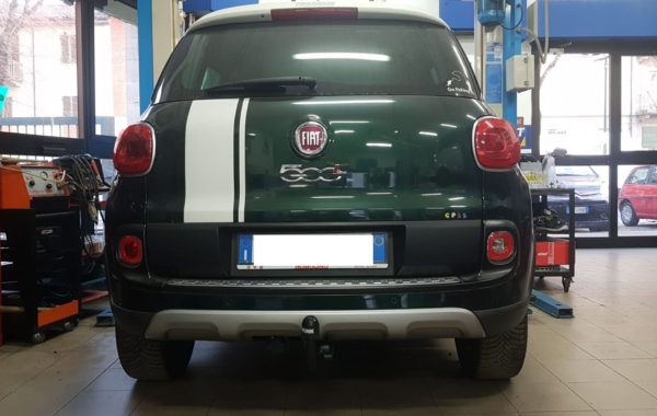 Gancio traino estraibile Brink Ellebi montato su Fiat 500 L