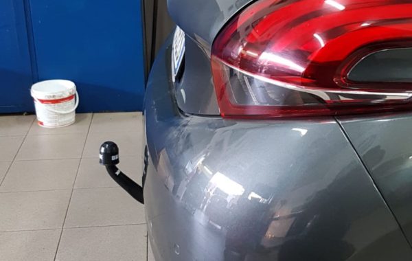 Gancio traino Fisso Brink Ellebi montato su Peugeot 208