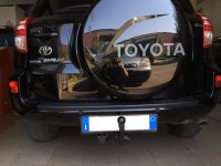 Gancio traino estraibile Ellebi montato su Toyota Rav 4