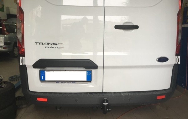 Gancio traino estraibile  Brink Ellebi montato su Ford Transit Custom