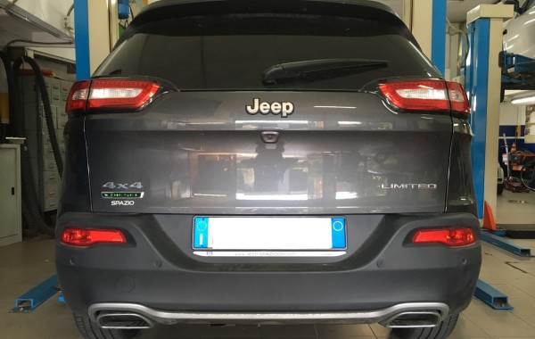 Gancio traino estraibile Brink Ellebi montato su Jeep Cherokee