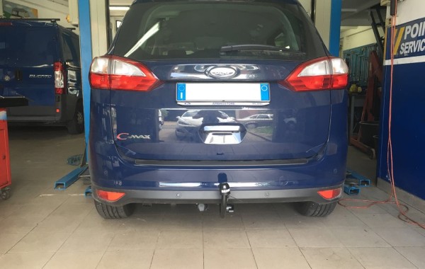 Gancio traino estraibile Brink Ellebi montato su Ford C Max