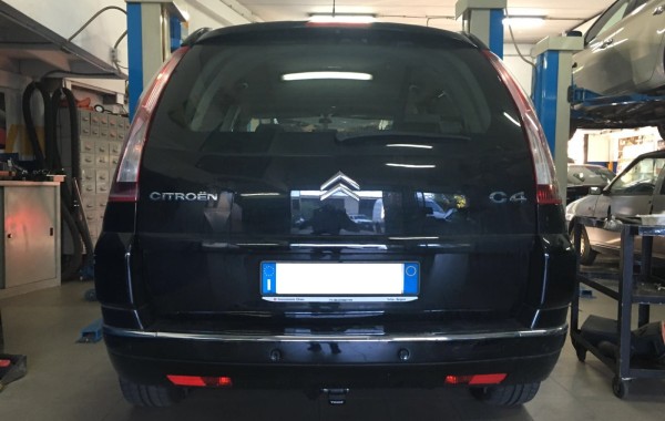 Gancio traino estraibile Brink Ellebi montato su Citroen C4 Gran Picasso