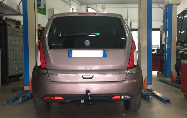 Gancio traino estraibile Brink Ellebi montato su Lancia Musa