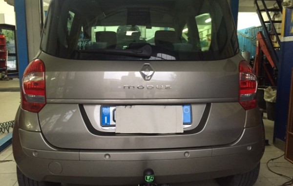 Gancio traino estraibile montato su Renault Modus