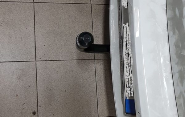 Gancio traino estraibile verticale BRINK ELLEBI montato su BMW 116D