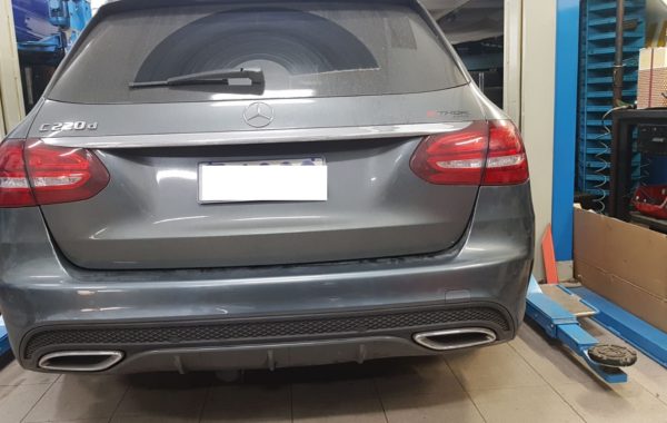Gancio traino estraibile verticale Brink Ellebi montato su Mercedes C220 SW AMG PACK