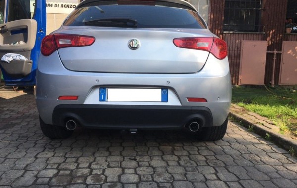 Gancio traino Brink Ellebi estraibile montato su Alfa Giulietta