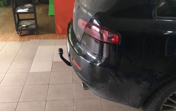Gancio traino estraibile Verticale WESTFALIA montato su ALFA 159 SPORT WAGON