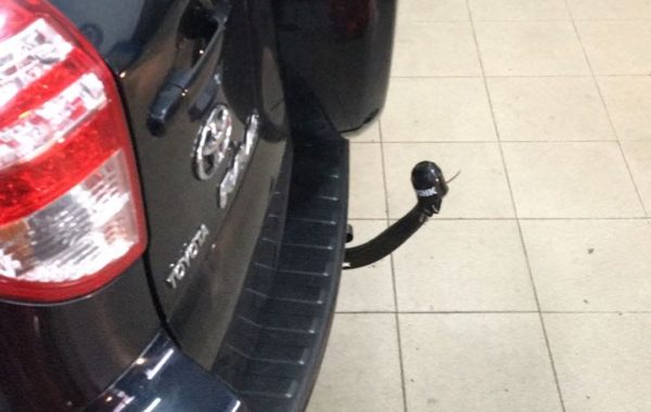 Gancio traino Brink Ellebi montato su TOYOTA RAV 4