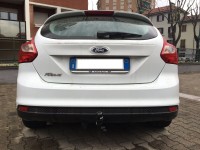 Gancio traino estraibile Ellebi montato su Ford Focus berlina