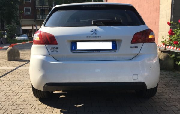 Gancio traino estraibile Brink Ellebi montato su Peugeot 308