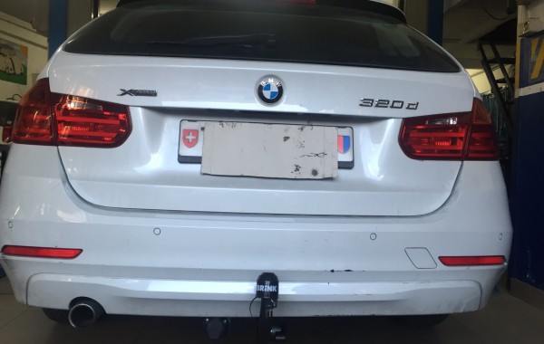Gancio traino estraibile Ellebi montato su BMW 320 XDrive