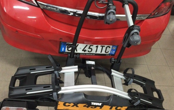 Gancio traino estraibile con porta bici Ellebi montato su Opel Astra
