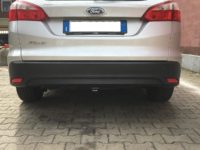 Gancio traino estraibile Brink Ellebi montato su Ford Focus