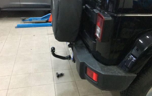Gancio traino estraibile Brink Ellebi montato su Jeep Wrangler