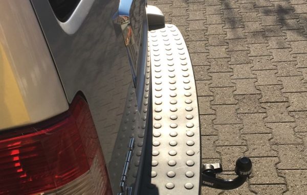 Gancio traino estraibile Brink Ellebi montato su Nitro Dodge