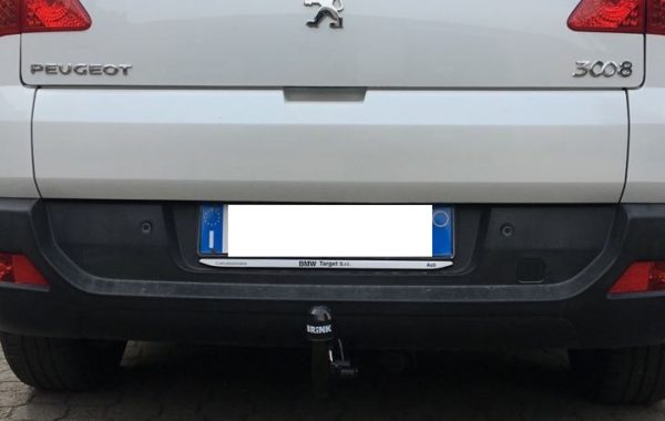 Gancio traino estraibile Brink Ellebi montato su Peugeot 3008