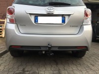 Gancio traino estraibile Ellebi montato su Toyota Verso