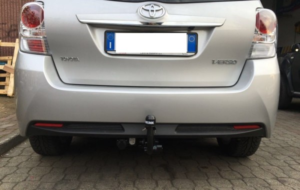Gancio traino estraibile Ellebi montato su Toyota Verso