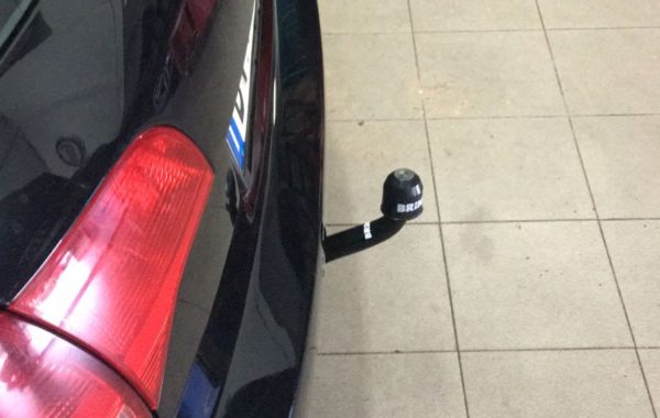 Gancio traino fisso Brink Ellebi montato su Audi A4 Avant