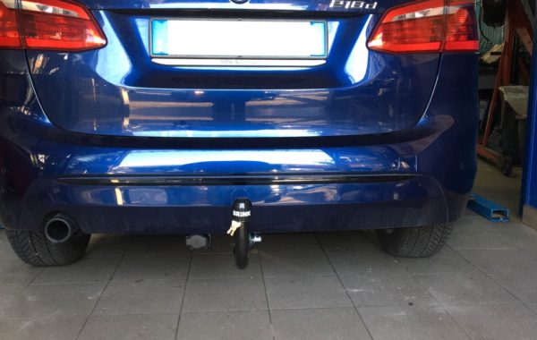 Gancio traino Brink Ellebi estraibile montato su BMW 218 ACTIVE TOURER