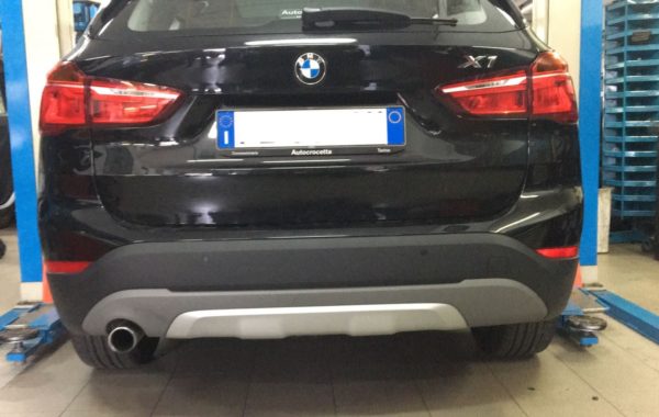 Gancio traino estraibile verticale Brink Ellebi  montato su BMW X1