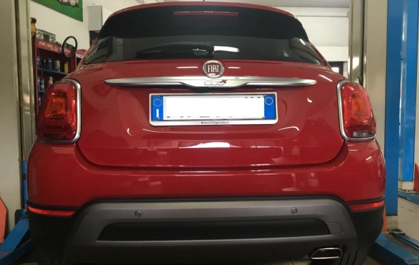 Gancio traino estraibile verticale BMU Brink Ellebi montato su Fiat 500 X