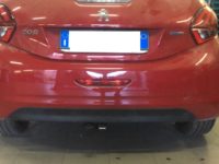 Gancio traino estraibile Brink Ellebi montato su Peugeot 208