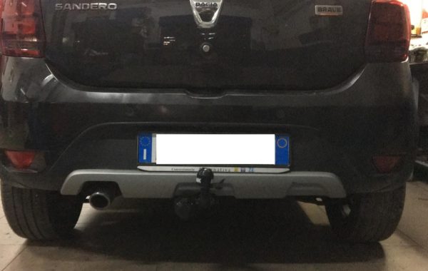 Gancio traino FISSO BRINK ELLEBI montato su Dacia Sandero