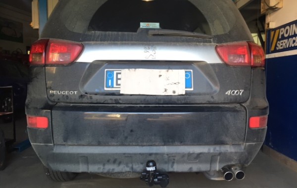 Gancio traino estraibile Ellebi  montato su Peugeot 4007