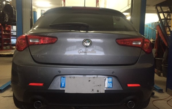 Gancio traino estraibile Ellebi montato su AlfaRomeo Giulietta