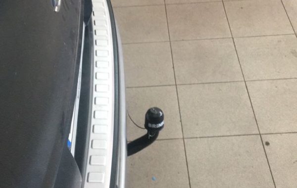 Gancio traino estraibile Brink Ellebi montato su Fiat 500 L Trekking