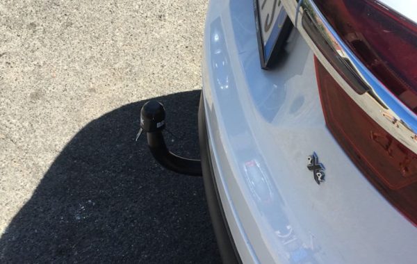 Gancio estraibile verticale Brink Ellebi montato su Opel Insignia Sports Tourer