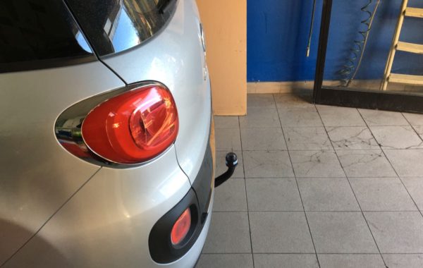 Gancio traino estraibile Brink Ellebi montato su Fiat 500 LIVING