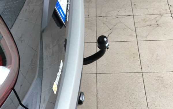 Gancio traino estraibile Brink Ellebi montato su DACIA DUSTER