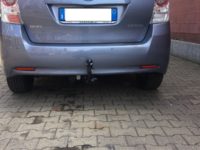 Gancio estraibile orizzontale Brink Ellebi montato su Toyota Verso