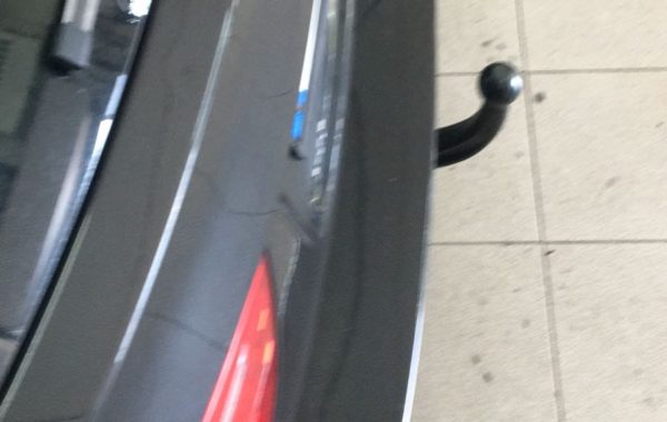 Gancio traino estraibile verticale WESTFALIA montato su BMW 318 TOURING