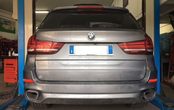 Gancio traino estraibile verticale Westfalia installato su BMW X5 XDRIVE